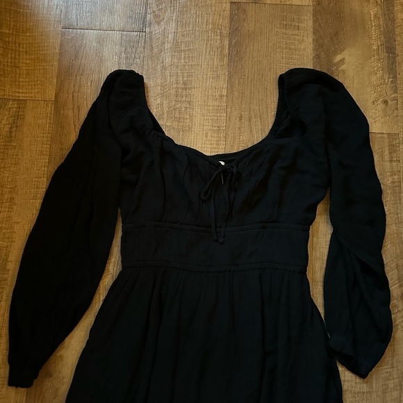 HOLLISTER Long Sleeve Channeled Built In Shorts Dress In Long - Picture 5 of 6